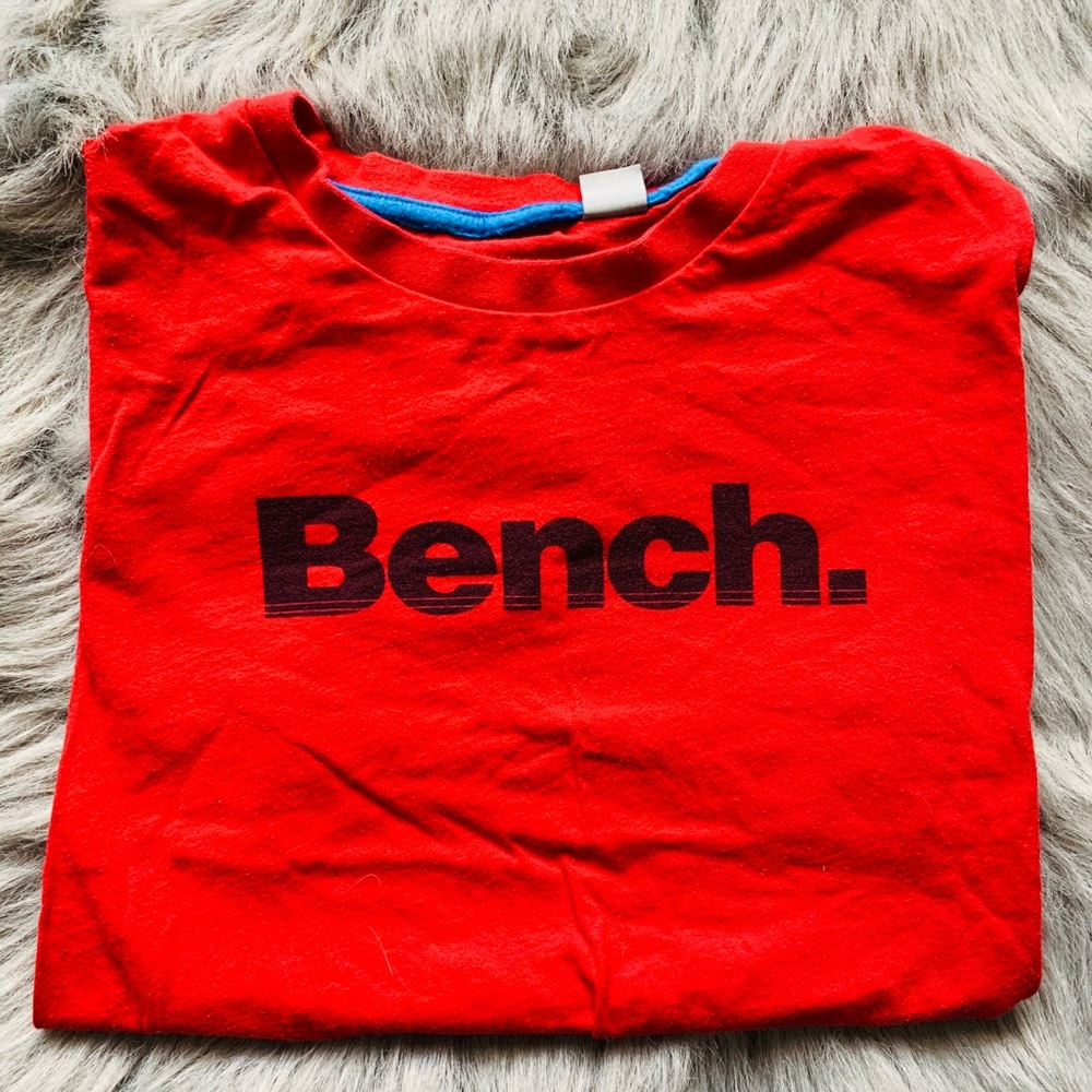Boys bench tee